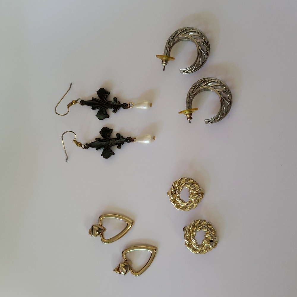 4 pairs vintage fashion earrings EUC